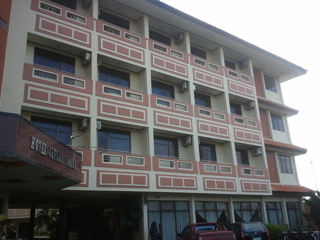 Jepara Indah Hotel Quarto foto