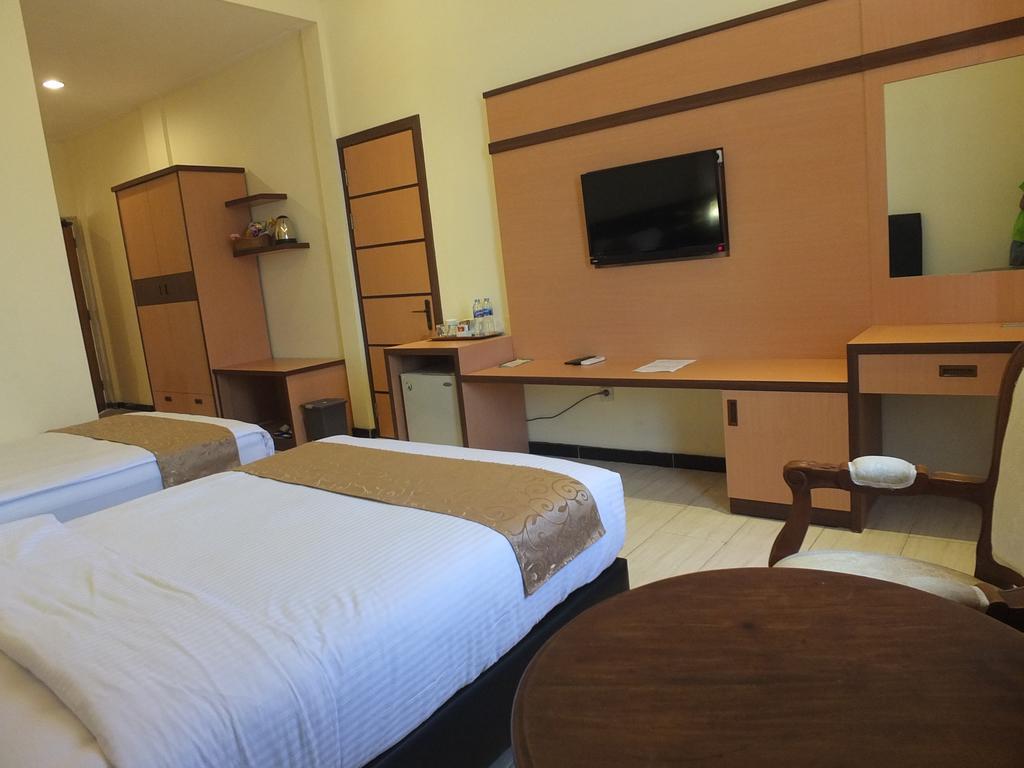 Jepara Indah Hotel Quarto foto