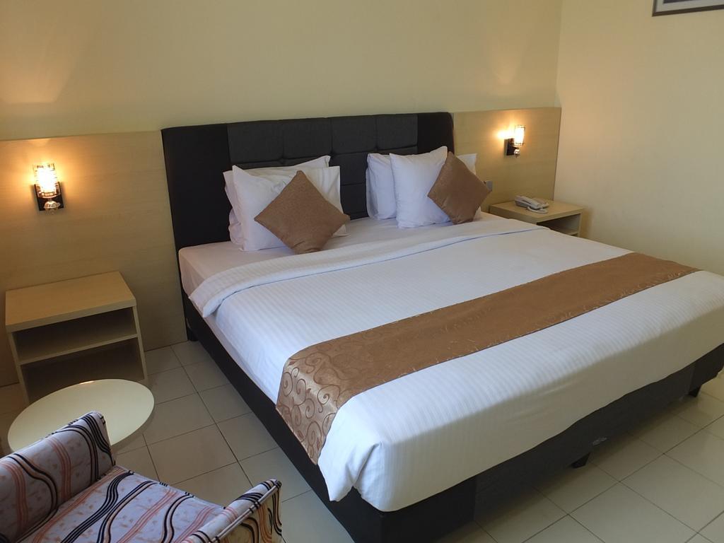 Jepara Indah Hotel Quarto foto