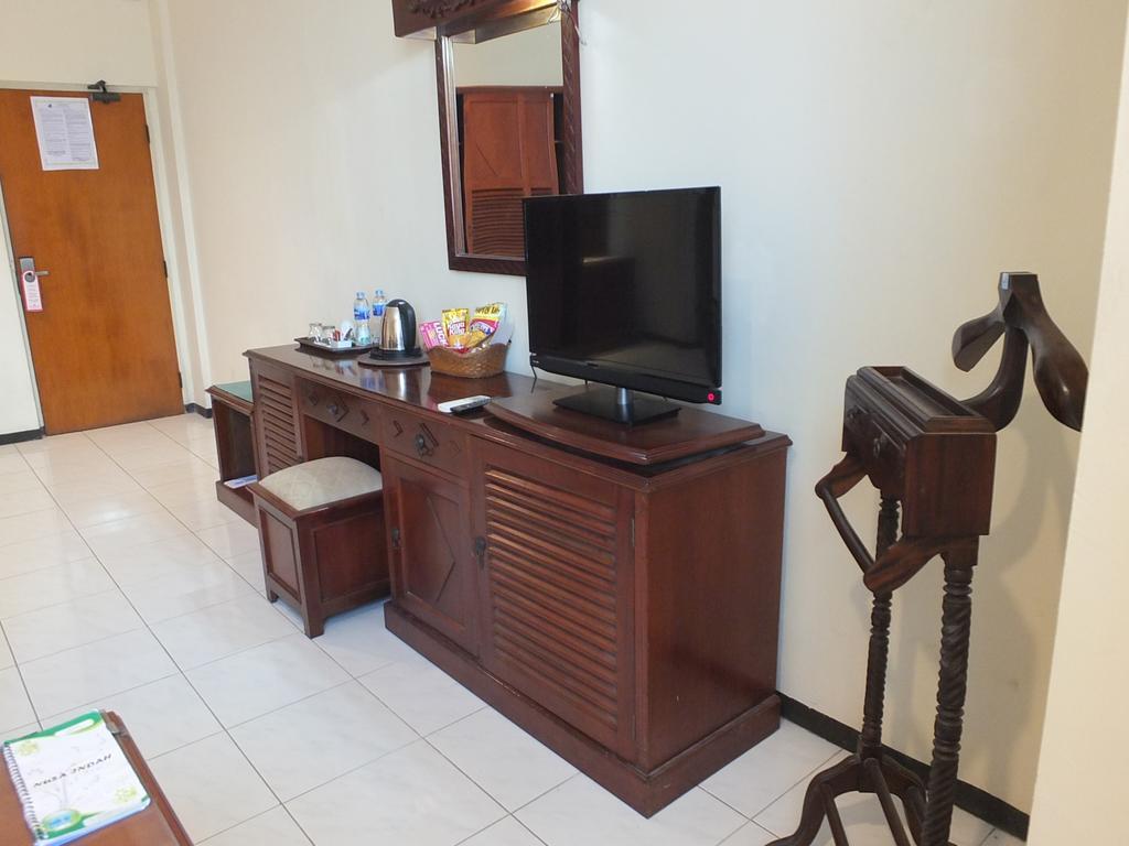 Jepara Indah Hotel Quarto foto