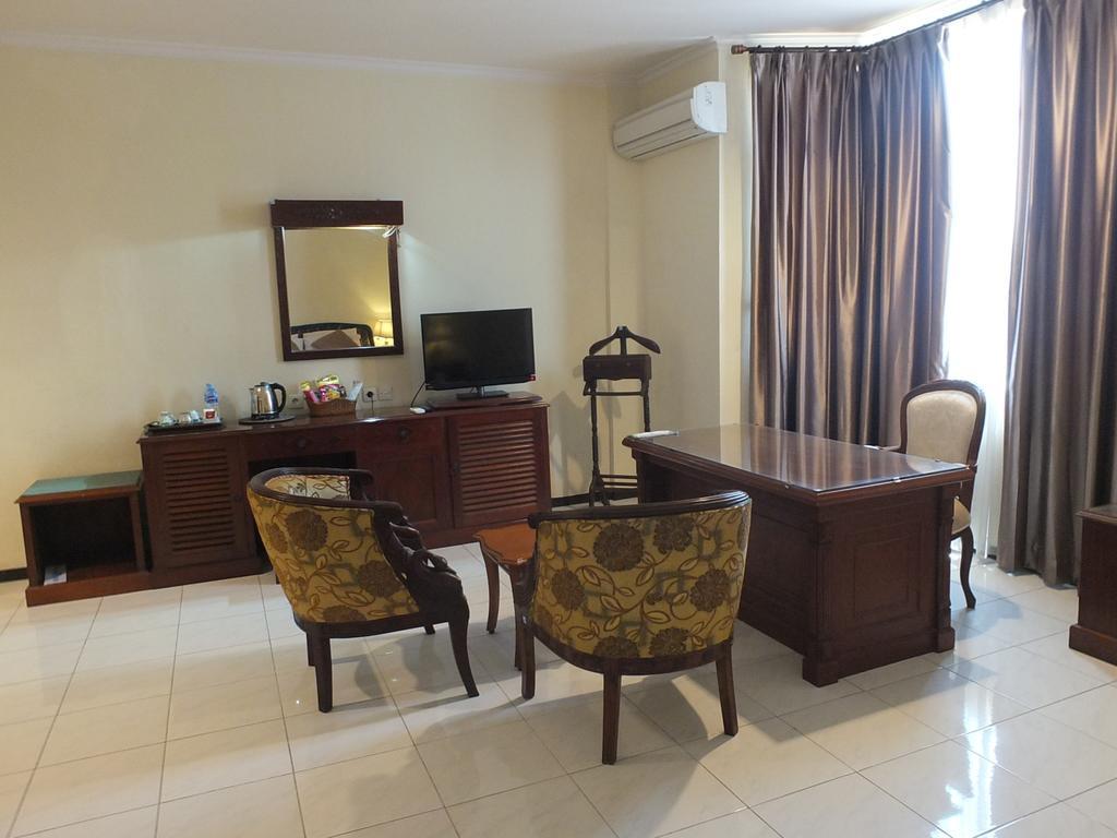 Jepara Indah Hotel Quarto foto