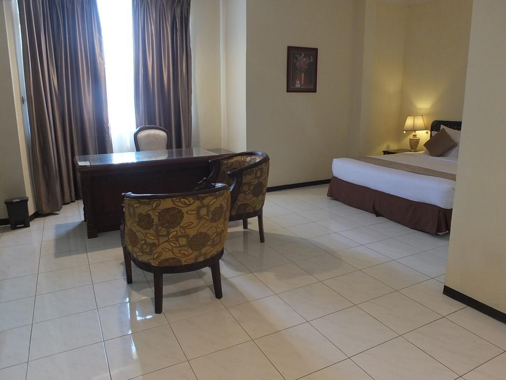 Jepara Indah Hotel Quarto foto